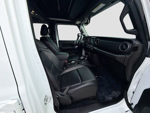 Used 2022 Jeep Wrangler Unlimited Sahara w/ Cold Weather Group image 32