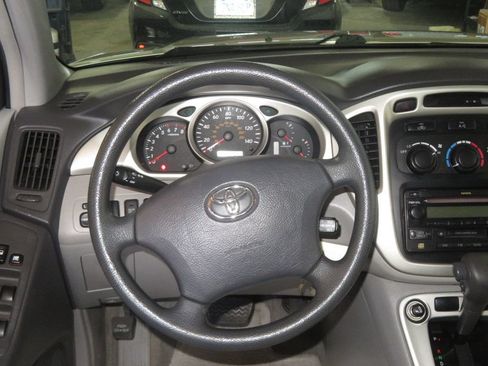 Used 2004 Toyota Highlander 4WD V6 image 32