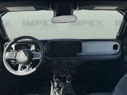 Used 2025 Jeep Wrangler Unlimited Sahara image 9