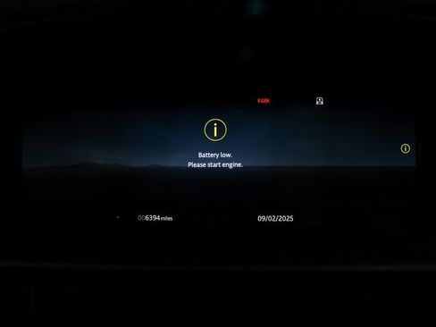 Certified 2025 Land Rover Discovery Dynamic SE image 18