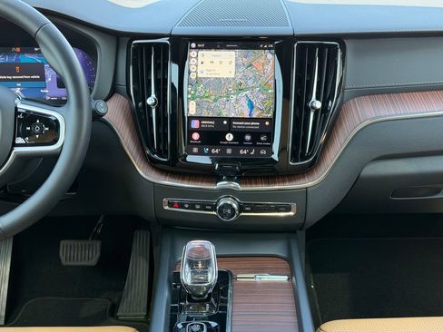 Certified 2023 Volvo XC60 B5 Ultimate w/ Climate Package AWD/4WD image 24