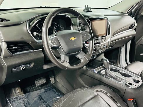 Used 2020 Chevrolet Traverse LT w/ LT Premium Package image 11