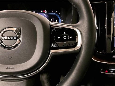Certified 2023 Volvo XC60 B5 Ultimate w/ Climate Package image 20