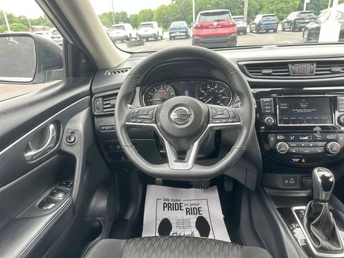 Used 2020 Nissan Rogue SV AWD/4WD image 18