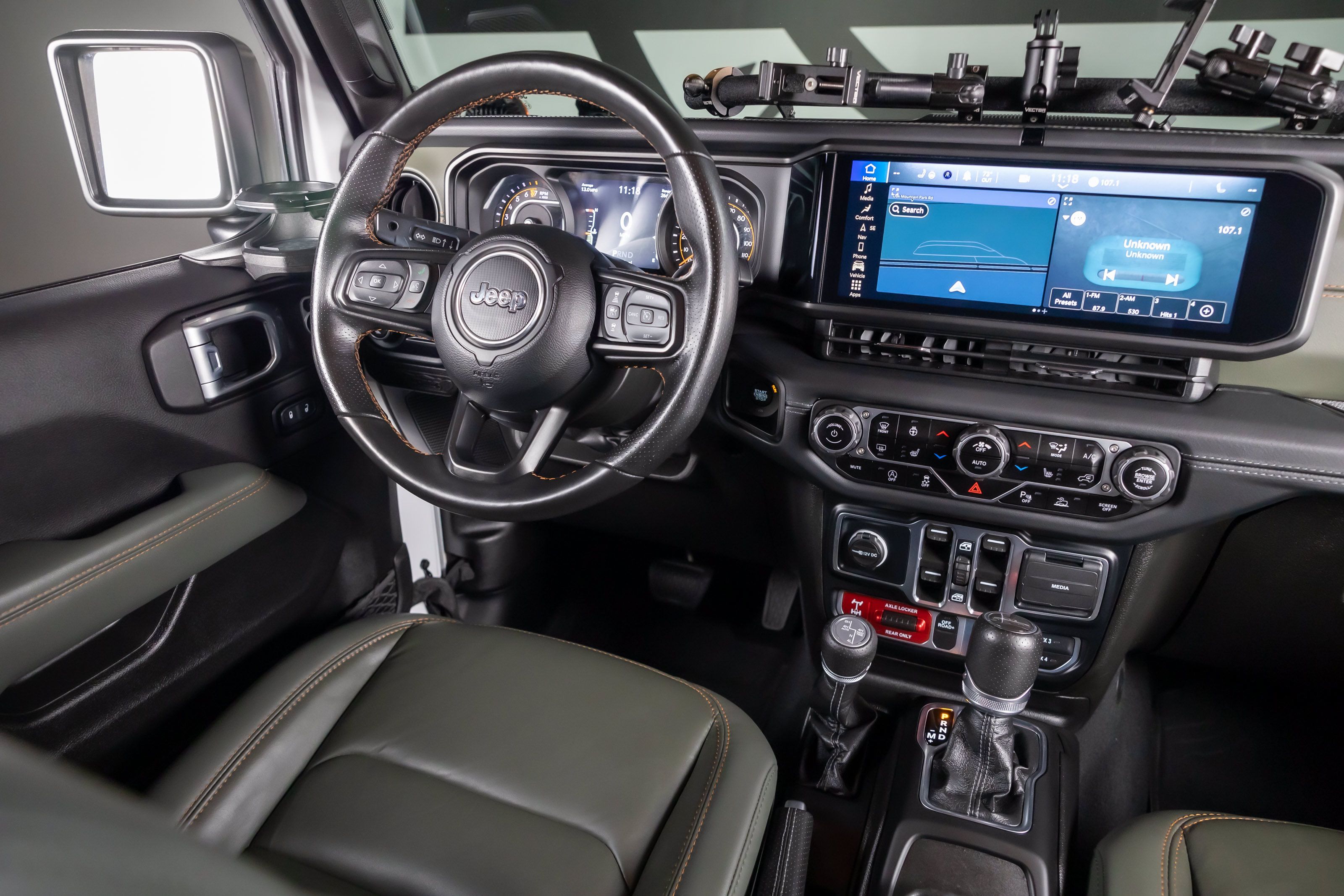Used 2024 Jeep Gladiator Mojave AWD/4WD image 7