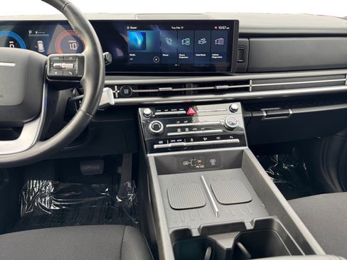 Certified 2025 Hyundai Santa Fe SE image 11