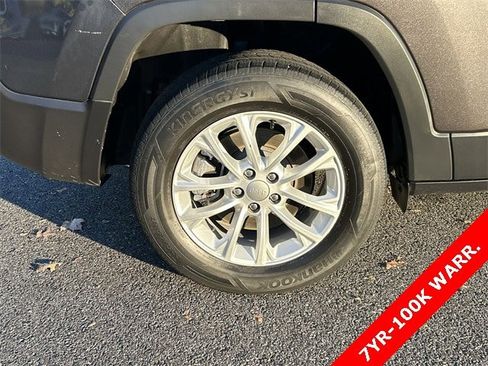 Certified 2022 Jeep Cherokee Latitude Lux w/ Sun & Sound Group image 12