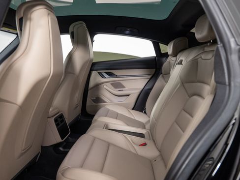 Used 2022 Porsche Taycan 4S image 19