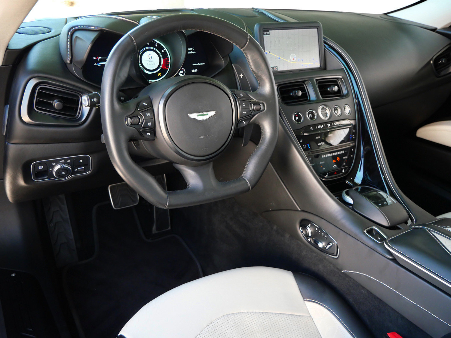 Used 2021 Aston Martin DBS Superleggera RWD image 3
