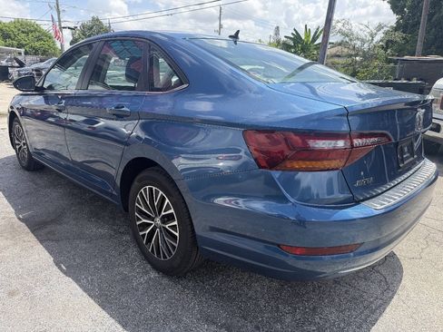 Used 2019 Volkswagen Jetta SE w/ Cold Weather Package FWD image 4