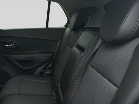 Used 2019 Chevrolet Trax LT w/ Sun & Sound Package FWD image 18