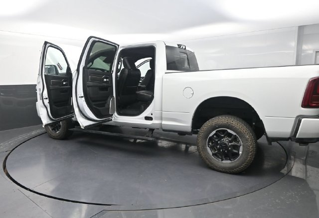 Used 2025 RAM 2500 Laramie AWD/4WD image 33