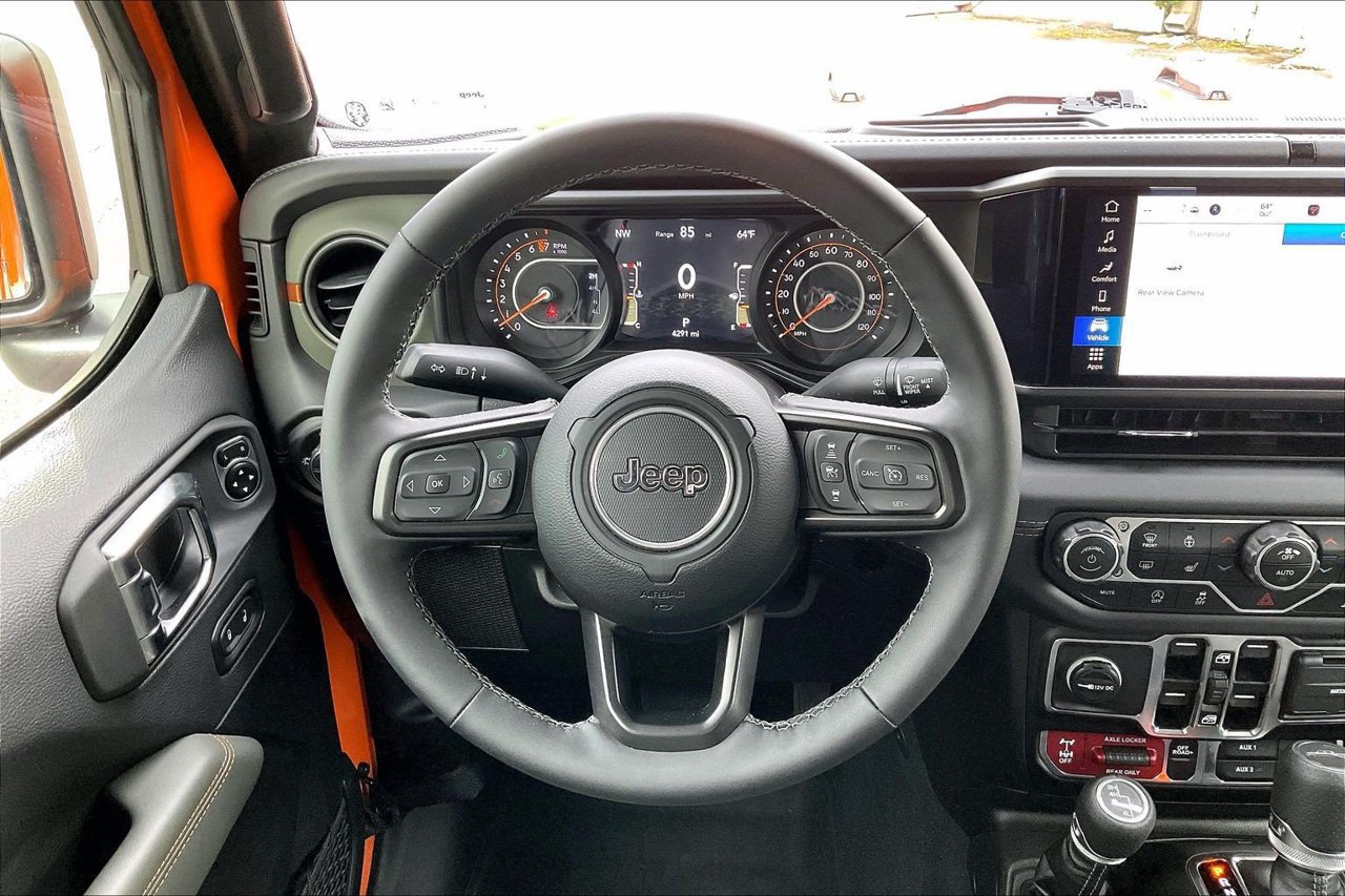 Certified 2025 Jeep Gladiator Mojave w/ Convenience Group AWD/4WD image 9
