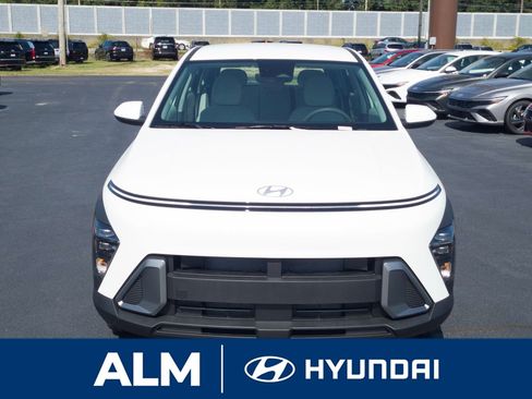 New 2026 Hyundai Kona SE image 2