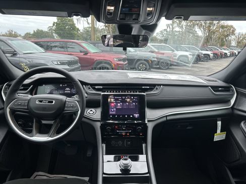 New 2025 Jeep Grand Cherokee Altitude image 37