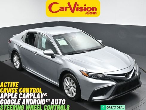 Used 2024 Toyota Camry SE FWD image 1