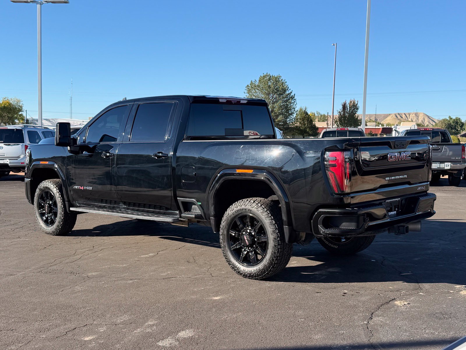 Used 2024 GMC Sierra 2500 AT4 w/ Technology Package AWD/4WD image 6