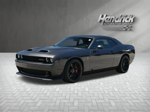 Used 2019 Dodge Challenger SRT Hellcat w/ Plus Package RWD image 5