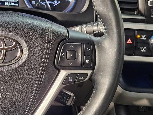 Used 2017 Toyota Highlander Limited Platinum image 29