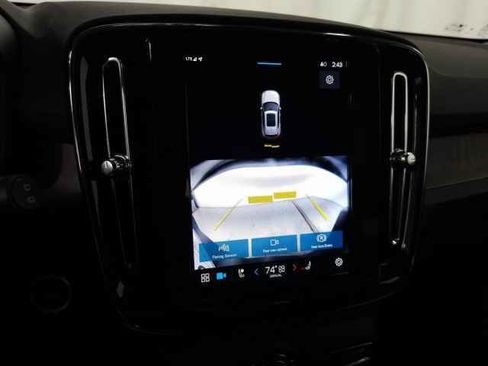 Used 2025 Volvo XC40 B5 Core image 27