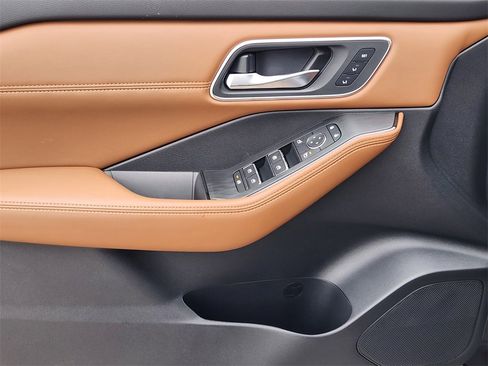 New 2026 Nissan Rogue Platinum image 18