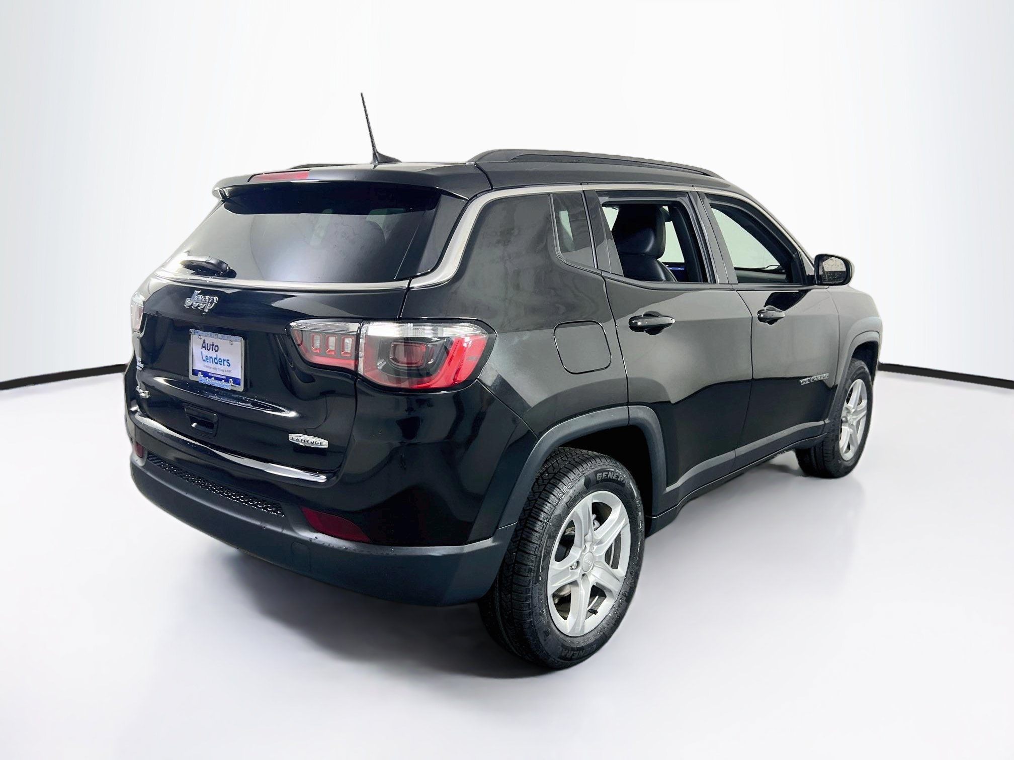 Used 2023 Jeep Compass Latitude AWD/4WD image 5
