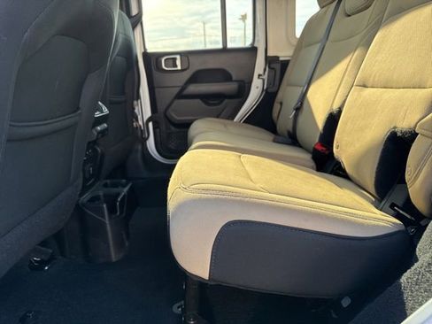 Used 2018 Jeep Wrangler Unlimited Sahara AWD/4WD image 23
