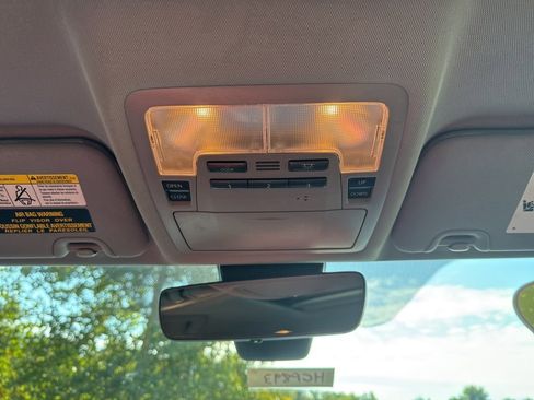 Used 2019 Toyota Highlander Limited image 26