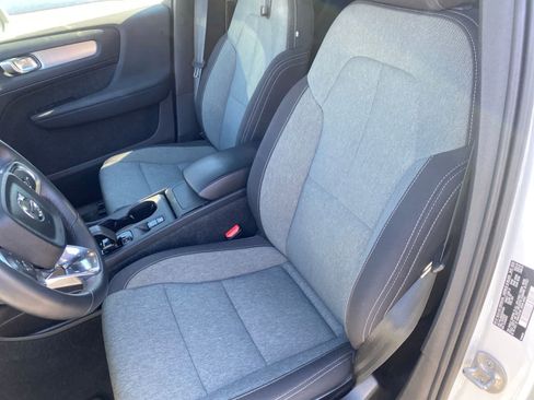 Used 2024 Volvo XC40 B5 Core AWD/4WD image 10