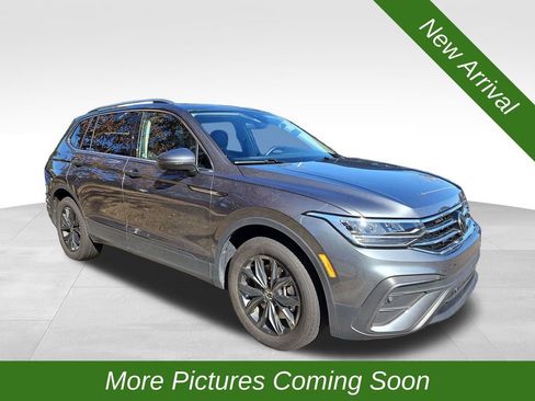 Used 2024 Volkswagen Tiguan SE image 1