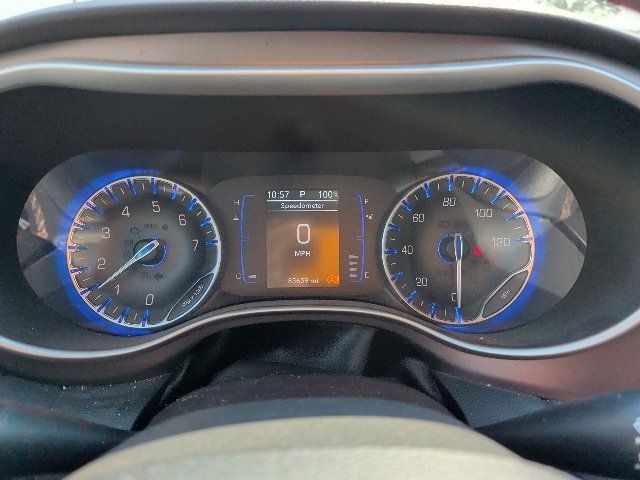 Used 2018 Chrysler Pacifica Touring-L FWD image 13