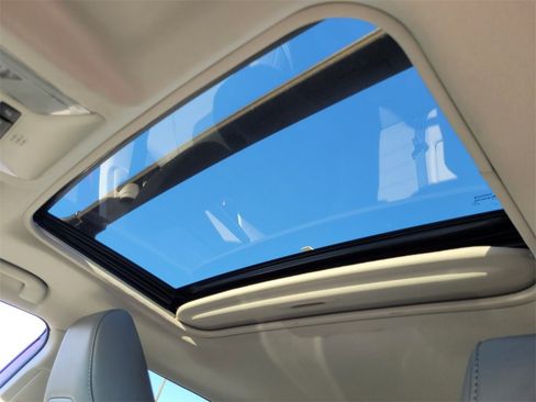 Used 2022 Toyota RAV4 XLE Premium image 13