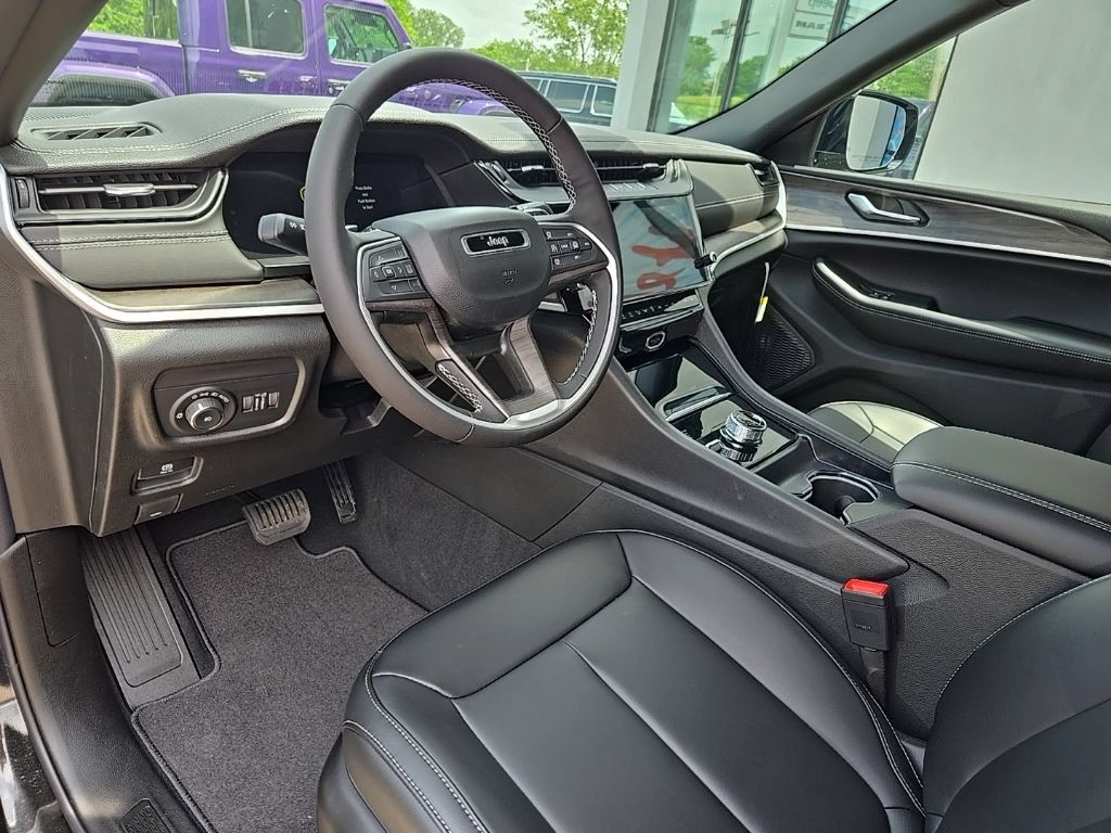 New 2026 Jeep Grand Cherokee L Limited w/ Limited Altitude Package AWD/4WD image 35