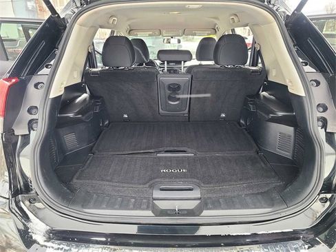 Used 2018 Nissan Rogue SV image 21