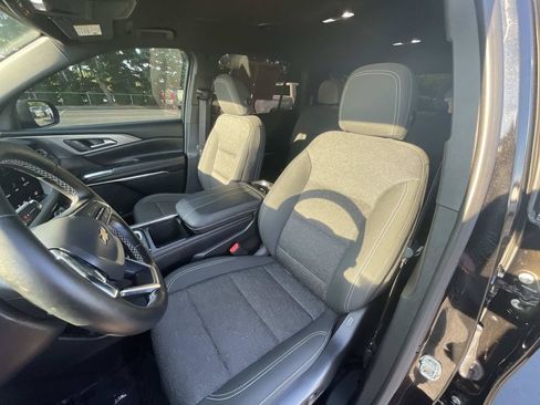 Used 2026 Chevrolet Traverse LT w/ Driver Confidence Package FWD image 25