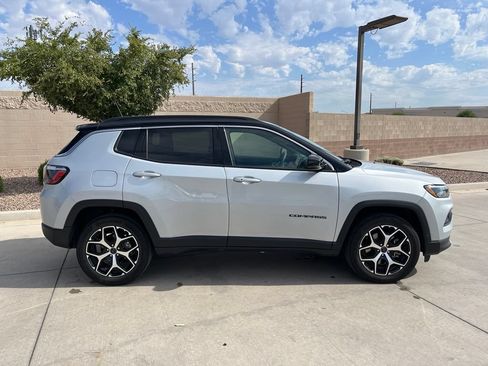 Used 2025 Jeep Compass Limited AWD/4WD image 8