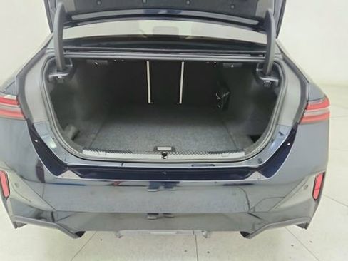 Used 2025 BMW i5 xDrive40 w/ M Sport Package image 14