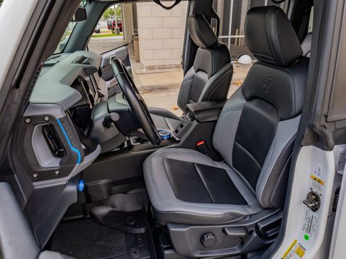 Used 2022 Ford Bronco Black Diamond w/ Sasquatch Package image 30