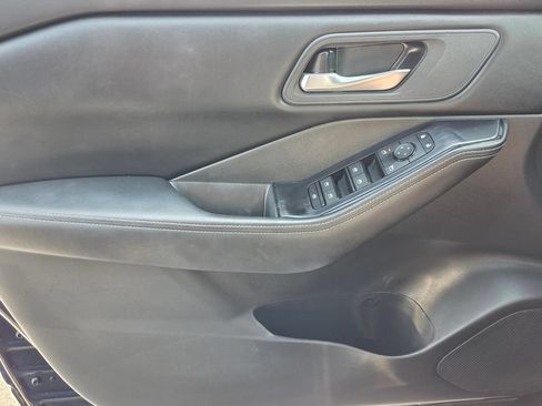 Used 2024 Nissan Rogue SV FWD image 27