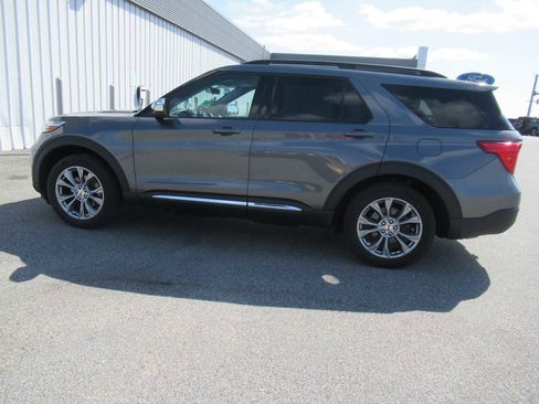 Used 2022 Ford Explorer XLT w/ Equipment Group 202A image 8
