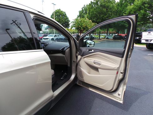 Used 2017 Ford Escape Titanium FWD image 34