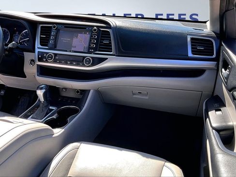 Used 2014 Toyota Highlander XLE image 27