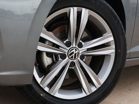 Used 2024 Volkswagen Jetta SE FWD image 12