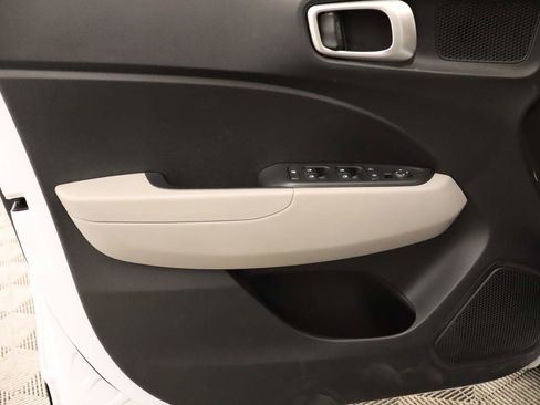 Used 2026 Hyundai Venue SEL FWD image 17