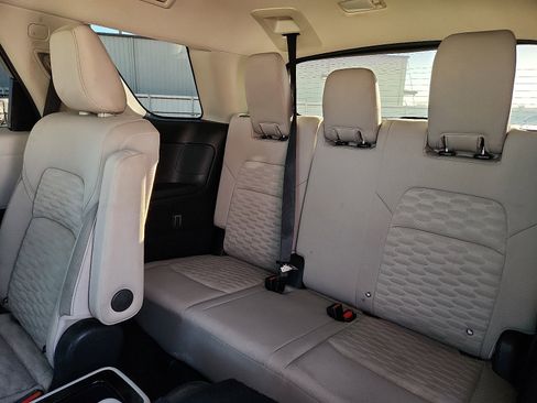 Used 2022 Nissan Pathfinder SV w/ SV Premium Package image 10