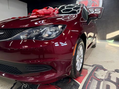 Used 2021 Chrysler Voyager Lxi image 4