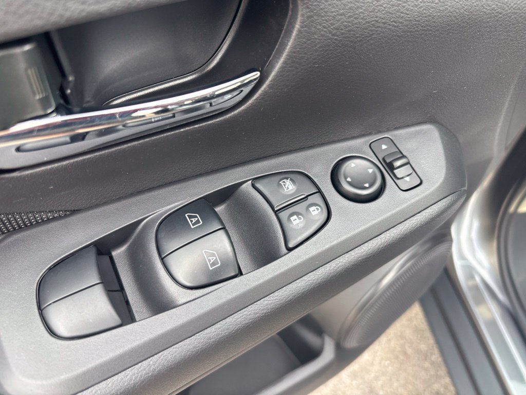 Certified 2024 Nissan Kicks SV FWD image 17