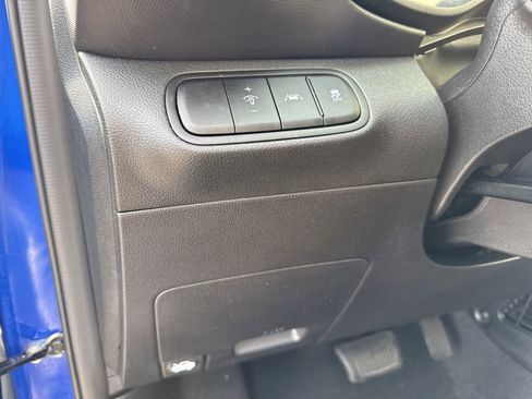 Used 2022 Hyundai Venue Limited w/ Cargo Package image 16