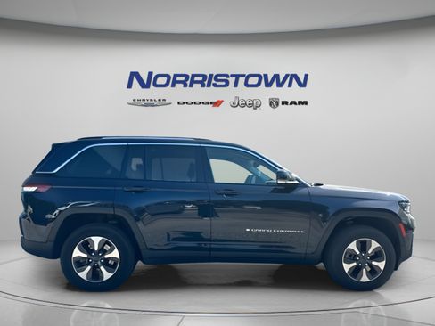 Used 2022 Jeep Grand Cherokee Limited 4xe w/ Luxury Tech Group II AWD/4WD image 8