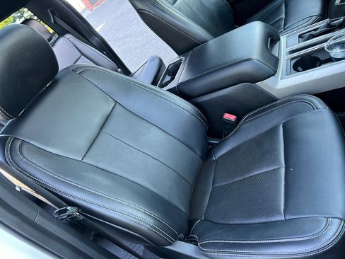 Used 2019 Ford F150 Lariat w/ Equipment Group 502A Luxury AWD/4WD image 14